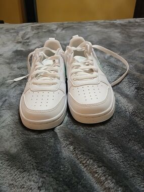 Nike Kids White Sneakers with Mint Detail